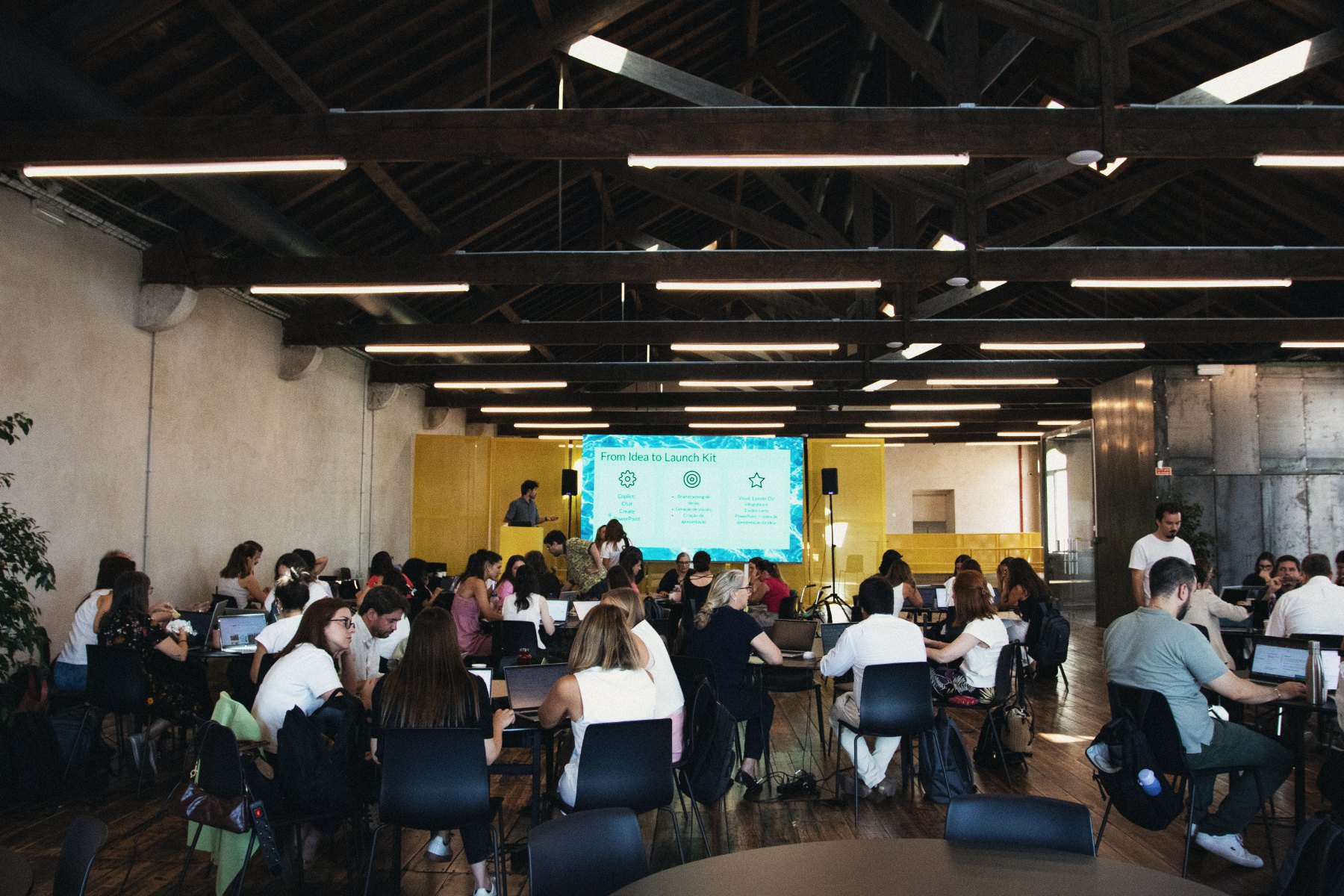 Sala do AI Dive durante a apresentação de um desafio