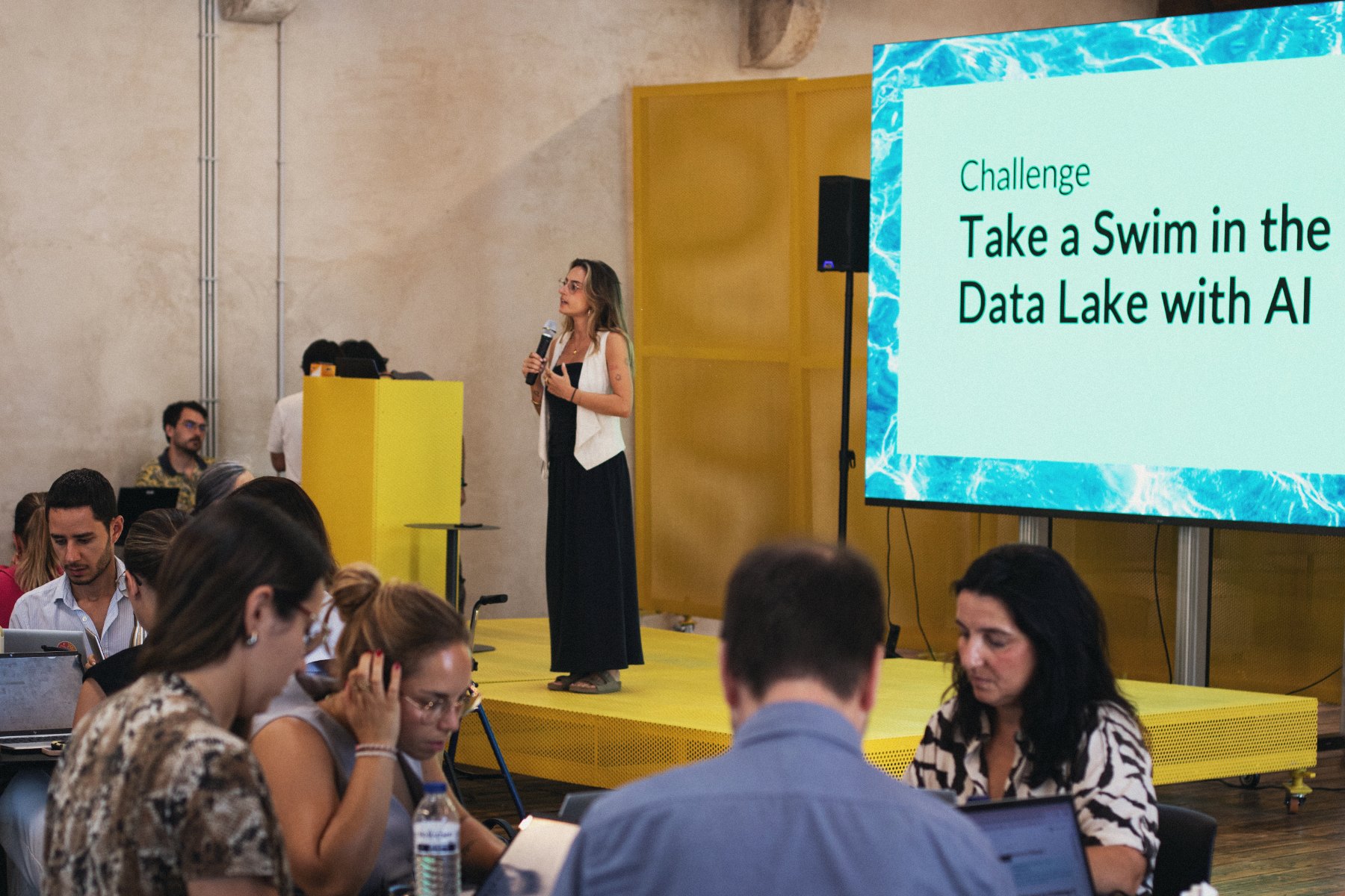 Desafio “Take a Swim in the Data Lake with AI” apresentado em palco